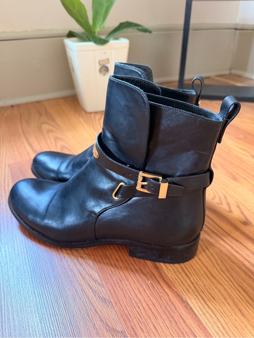 Michael Kors "Arley" ankle boots in black leather Size 9